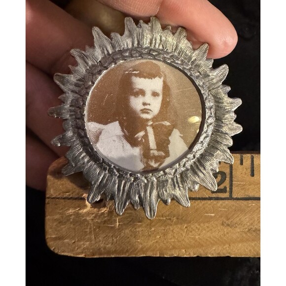 Small VTG Silver Tone Picture Photo Frame Round Ornate Filigree Fancy Mini 2” - Picture 6 of 6